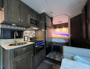 Gulf Stream RV Conquest Class C 6237LE