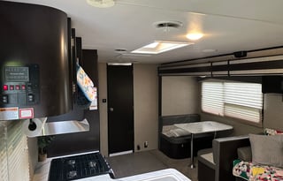 2017 Kodiak Express Ultralite 255BHSL