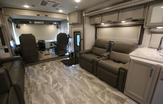 2022 Thor Motor Coach Hurricane 34R-4144