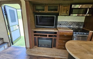 2 Bedroom, 2 Bath Luxury RV