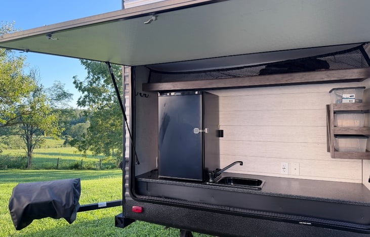 Outdoor kitchen