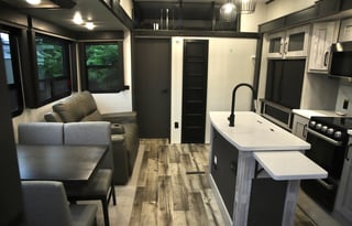 Adventure RV for Rent Sleeps 7, Bunkhouse + Loft!