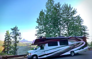 Lucy - Luxury RV for Your Stay in Camp Sherman