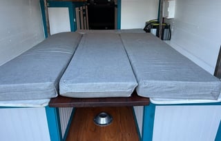 Beautiful 4x4 Mercedes 170 sprinter sleeps 5