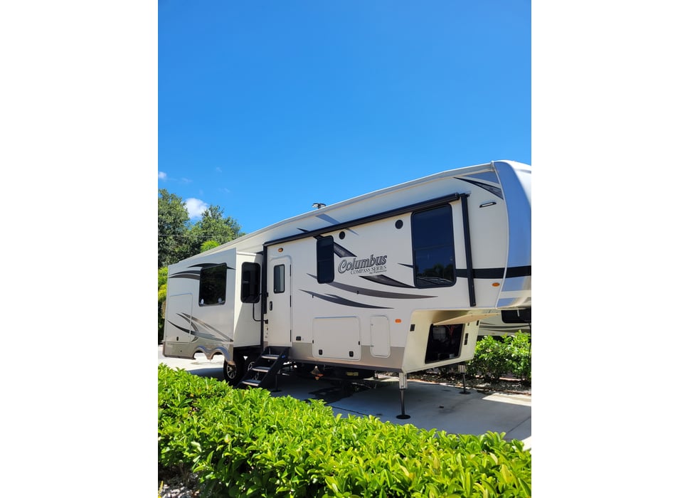 Fifth Wheel rentals in Mackinaw