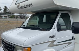 2003 Coachmen RV Leprechaun Premier 311FS Ford 450