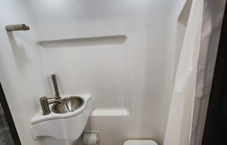 2023 Midwest Patriot FD2 – Ultimate Luxury Coach