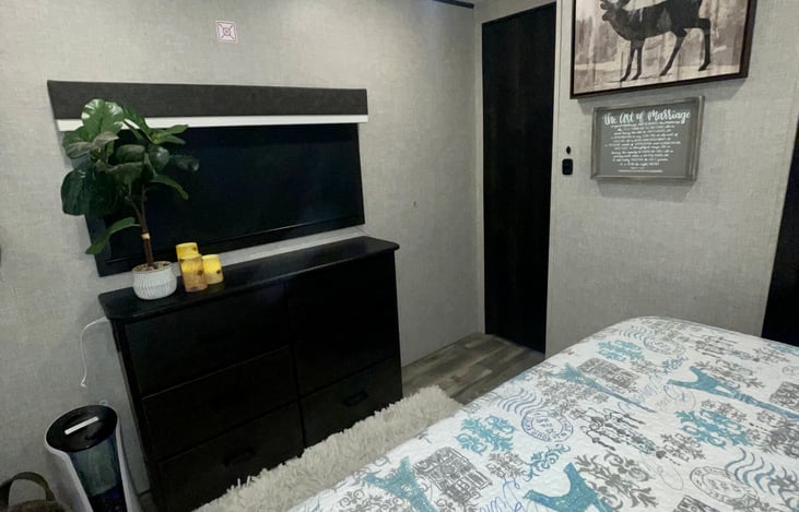 Luxurious Master King Size Suite with the Finest Linens.