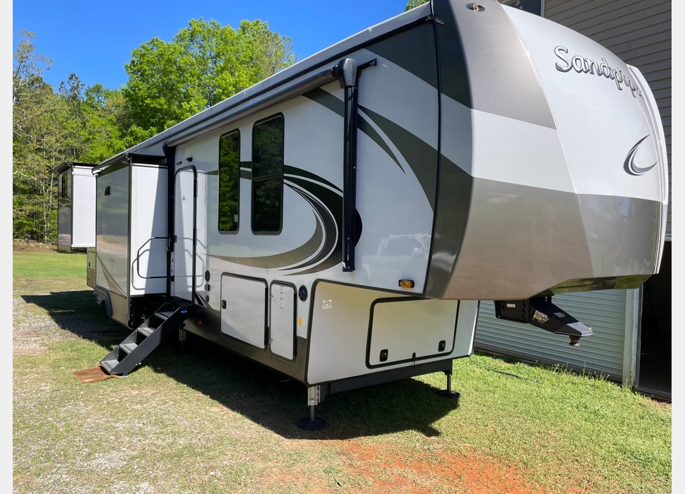 Fifth Wheel rentals in Delivery Only
