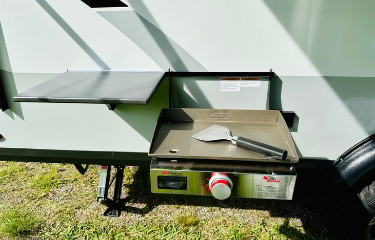 Gas griddle top with tools