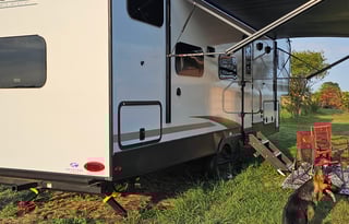 Amber and Jason's Comfy Keystone