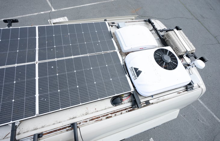 400w solar, MaxAirfan, Nomadic2x A/C, Starlink