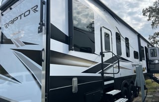 2023 Keystone RV Raptor 424