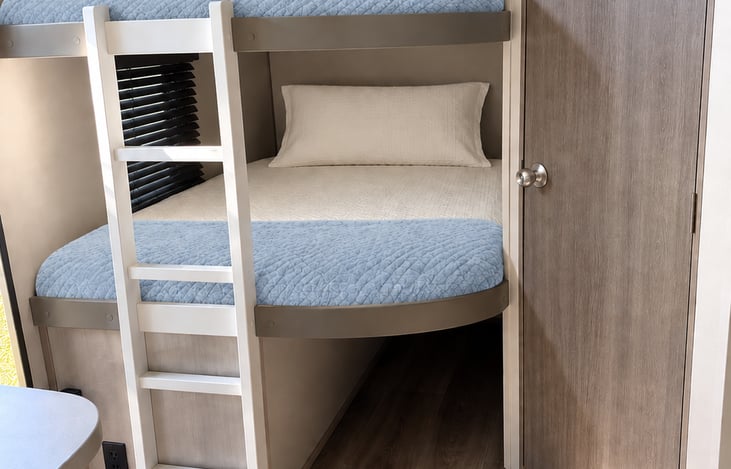 Double-size bunks give kids or extra guests their own sleeping space — perfect for family getaways.