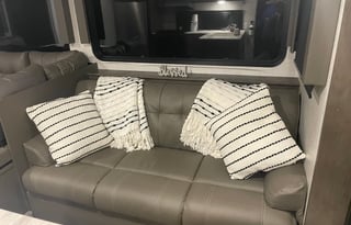 Great Family Getaway w/ Bunks (DELIVERY ONLY!)