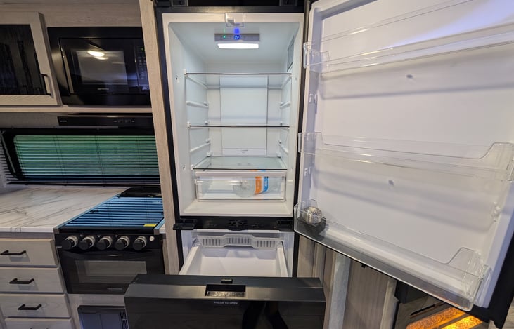 This 12 volt refrigerator / freezer opens from either direction to serve you up ice cold treats and meals, even off the grid! Besides the LED lighting, a skylight floods the area with sunshine.