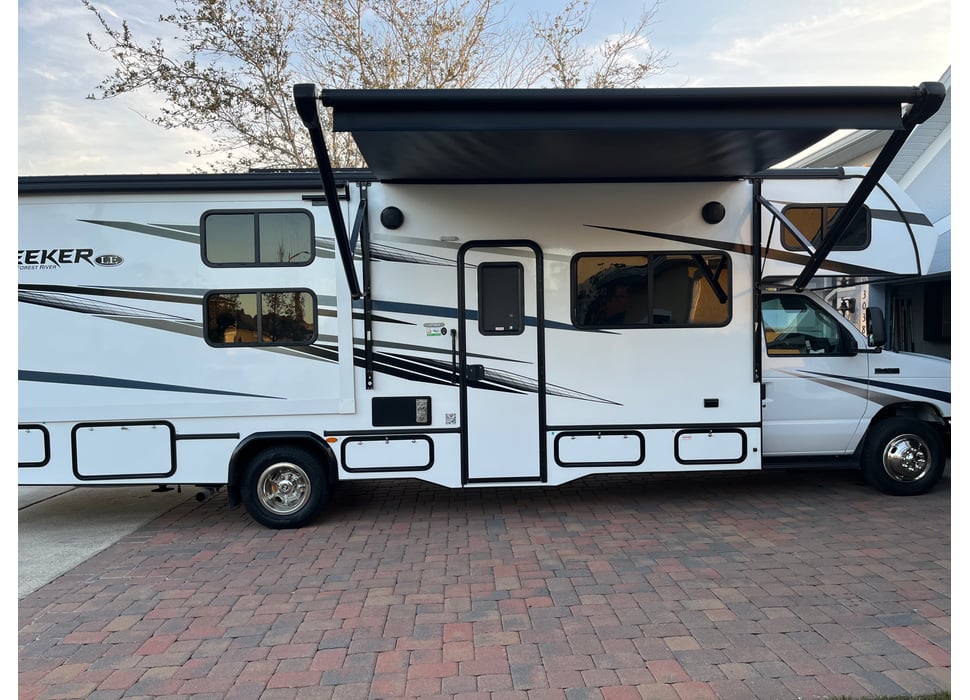 Class C Motor Home rentals in Tavares
