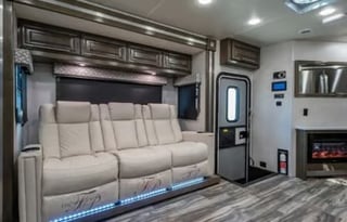 T2022 CONVENIENT & EASY TO DRIVE RV!!! GEORGE TOWN