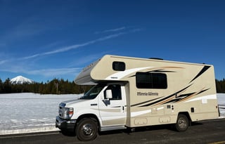 Spacious Easy To Drive 24' Winnebago Chalet 3 Beds