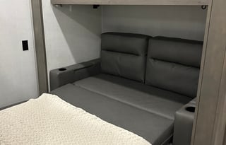 Grand Design 5th Wheel Bunkhouse w/ 2 full bath