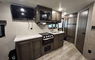 (Unit 30) Starcraft Light Weight Rear Living