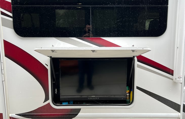 Outdoor TV with bluetooth connectivity