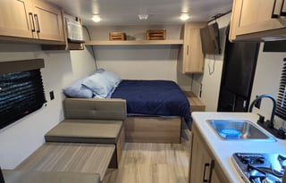 2027 Coleman 17B – Delivery Only, Sleeps 5