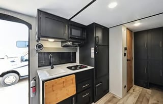 2022 Keystone Springdale 1860SS: Light, Spacious