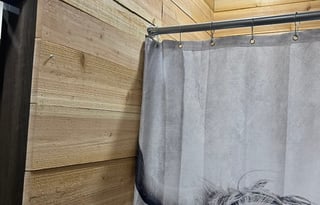 Rolling Family Retreat Bunk House with 2 full bath