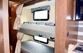 On The Go Chateau *2019 Bunkhouse*