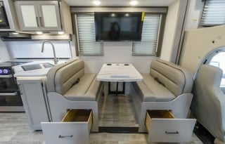 C21*NEW* 2025 Chateau Sleeps8 Luxury Private Suite