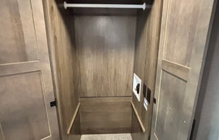 Stocked 5th Wheel | King Bed & Generator Included