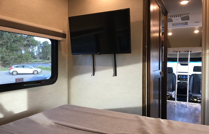 Queen size bedroom + TV