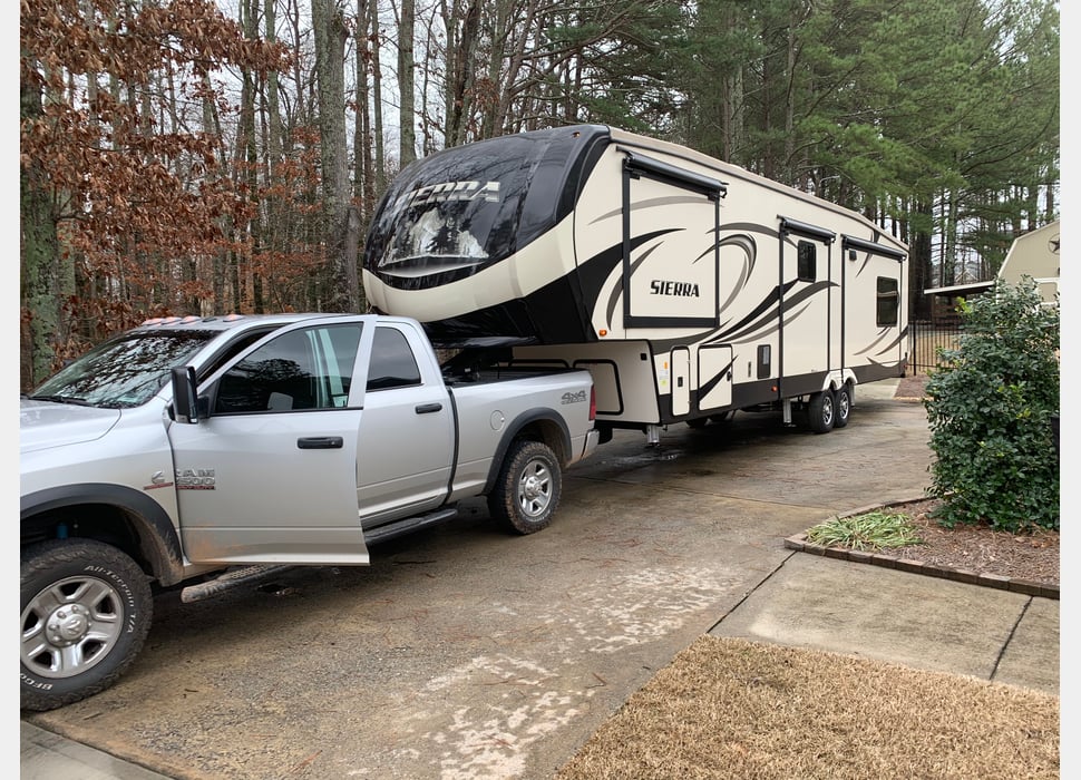 Fifth Wheel rentals in Bowersville