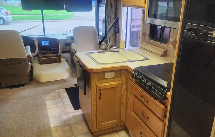 Large fridge with fully stocked kitchen, just bring your food for an easy carefree time.