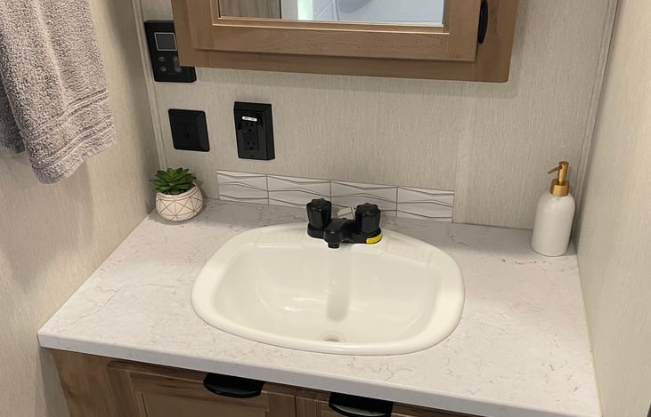 Hand soap provided & fresh towels in lower cabinet.