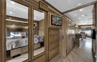 North Cascades Bounder | Luxury | Spacious | Vegas