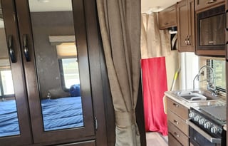Neat 24ft class C, easy, comfy getaway!