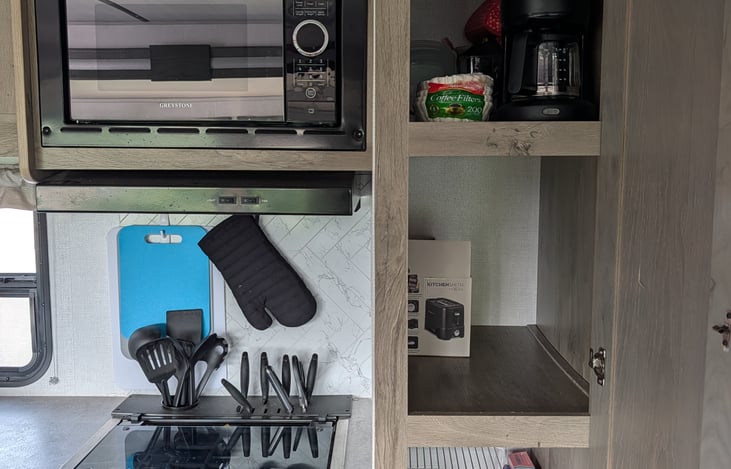 Rental comes with all items pictured