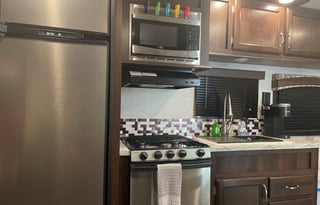 Peak n C Adventures (Pet Friendly with Bunks)