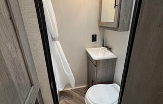 Cozy Keystone Springdale Mini with Bunk Beds