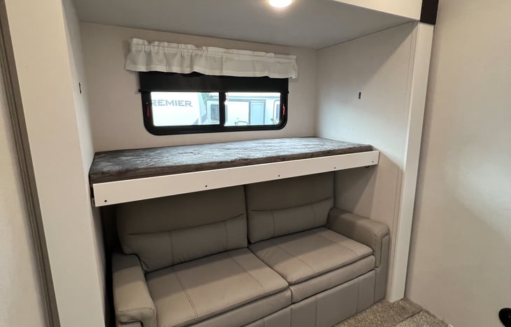 Middle bedroom: Sofa bed and twin top bunk. 
Sofa bed folds out into roughly a "full" size bed that can sleep 2 children or 1 adult comfortably.