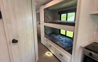 2024 EAST TO WEST Entrada 3100FB