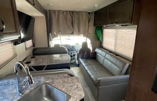 2017 Thor Motor Coach Four Winds 28Z