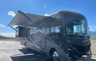 2021 Holiday Rambler Invicta 34MB
