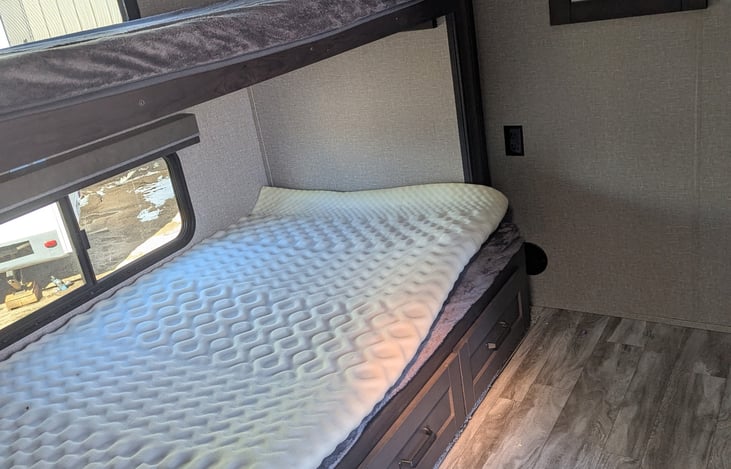 Bunkhouse with large TV.