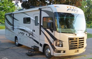 Family RV Rental with Optional Tow Dolly