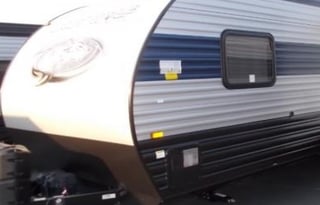 32ft SMART HOME CAMPER WiTH HOT TUB & MESAGE CHAiR