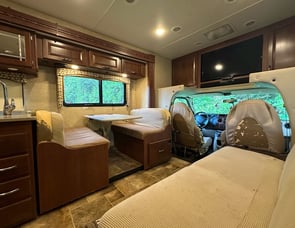 Thor Motor Coach Four Winds Super C 33SW