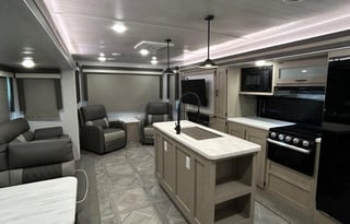 Wayne Wildwood sleeps 6/ 2 slides